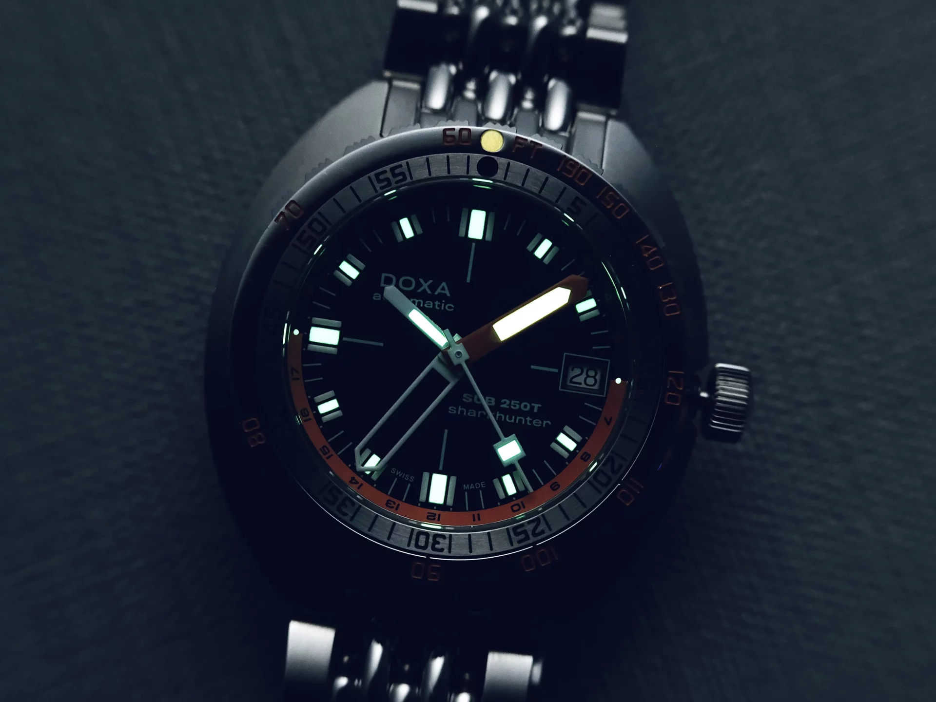 Doxa SUB 250T GMT Sharkhunter réf. 855.10.101.10 luminosité nocturne