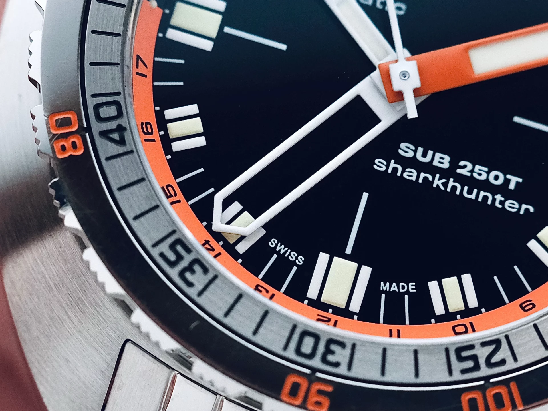 Doxa SUB 250T GMT Sharkhunter réf. 855.10.101.10 aiguille GMT évidée 