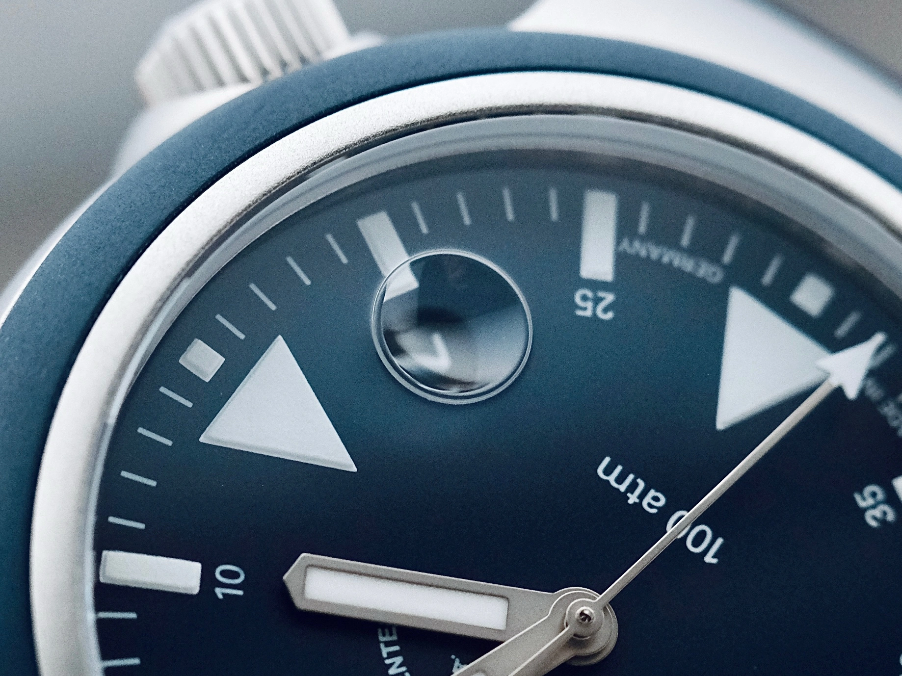 # Mühle-Glashütte S.A.R. Rescue-Timer Nautical Blue details du cadran cyclope