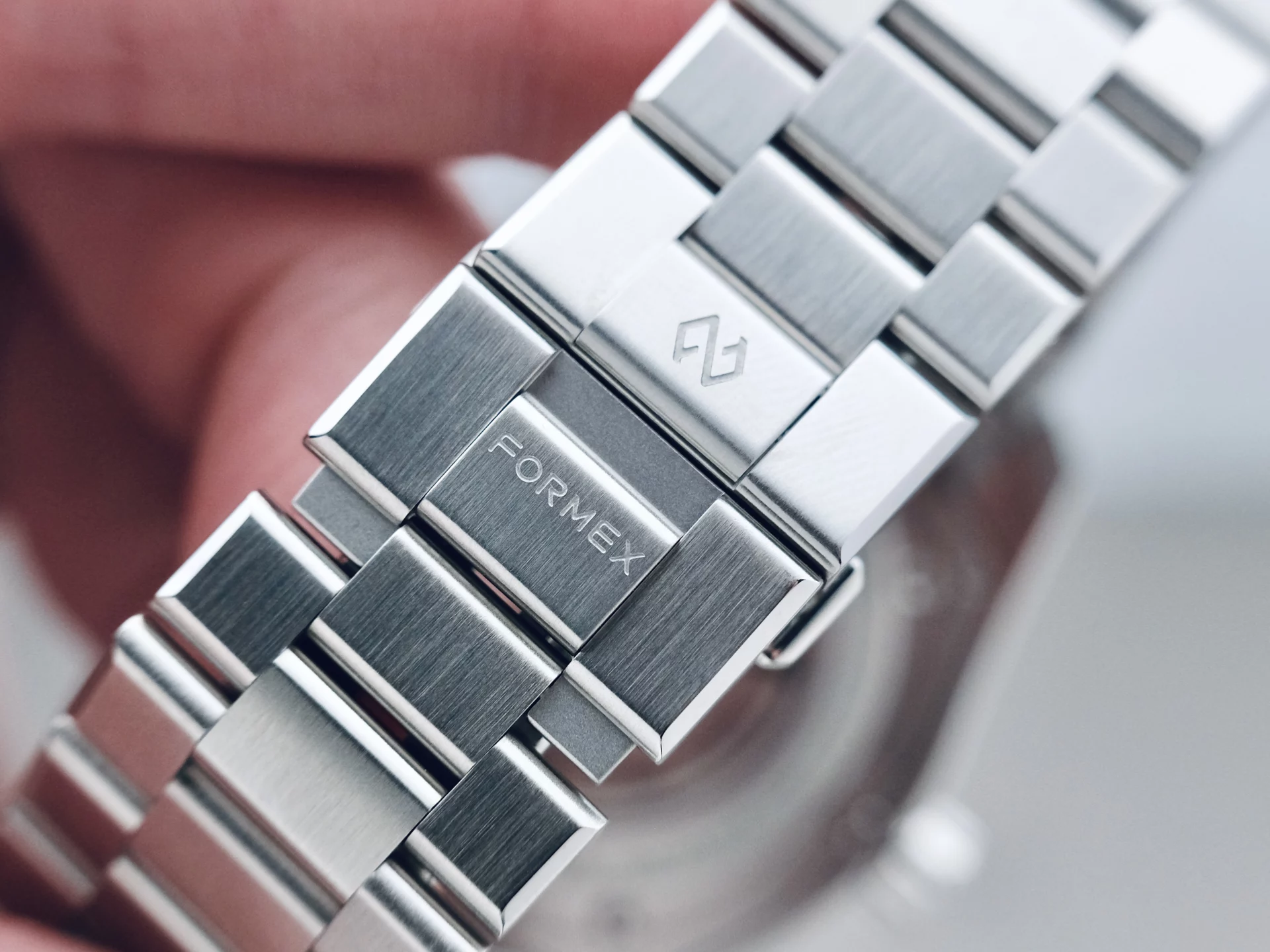 Formex Essence 41mm Gamaret bracelet mécanisme de micro-réglages