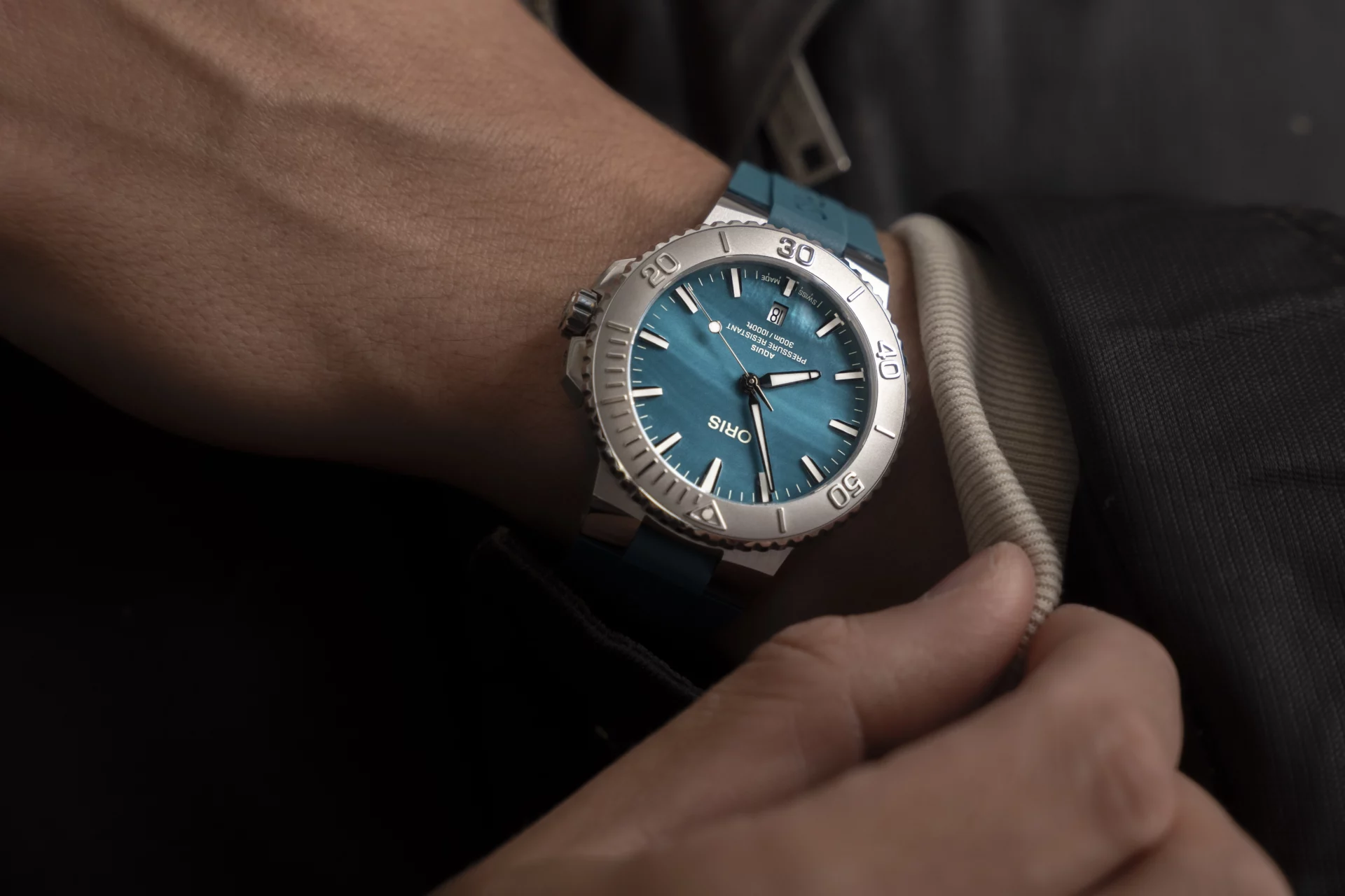 Oris Date New York Harbor Limited Edition II au poignet