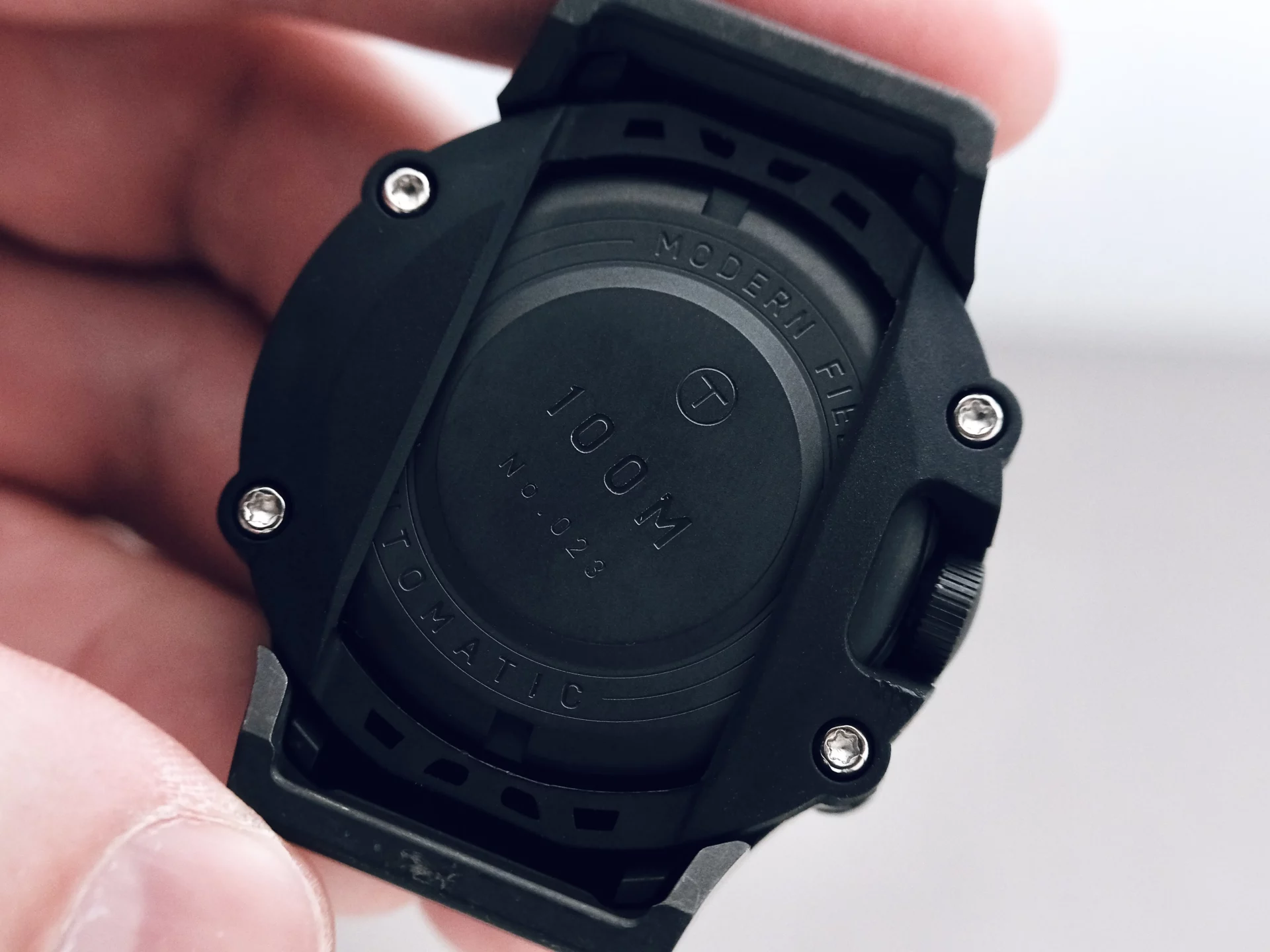 Timor 100M Modern Field Watch Expedition Case vue arrière