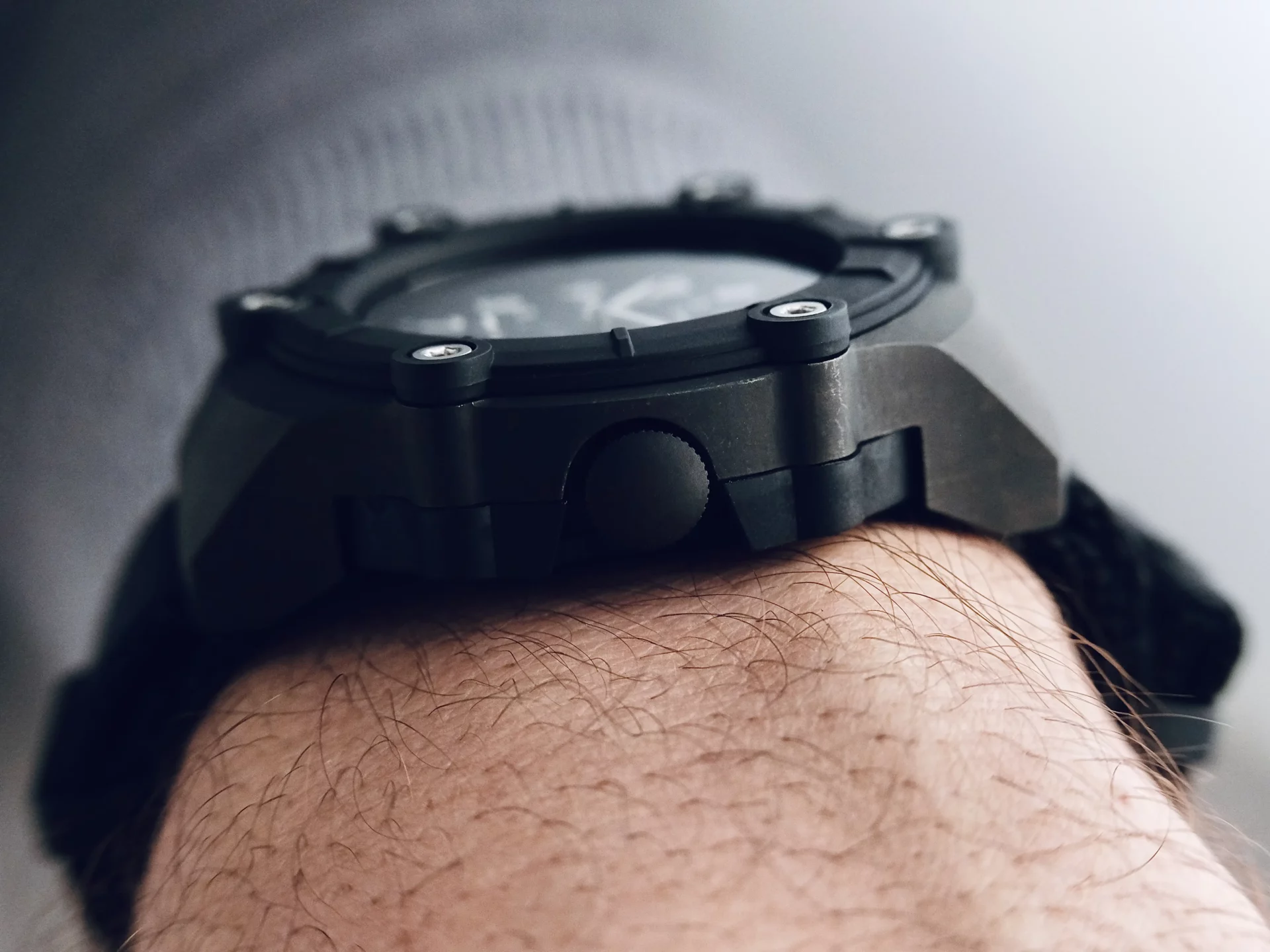 Timor 100M Modern Field Watch Expedition Case vue de côté