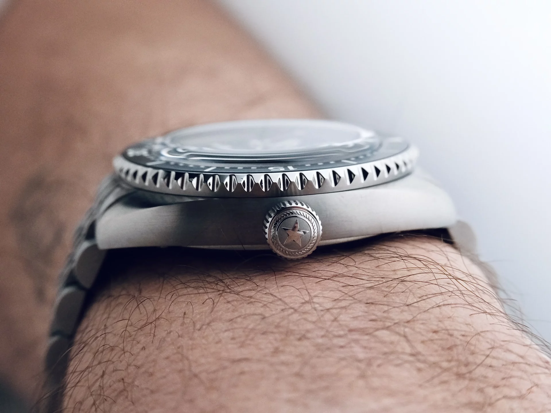 Jack Mason Strat-o-timer Titanium Anthracite au poignet