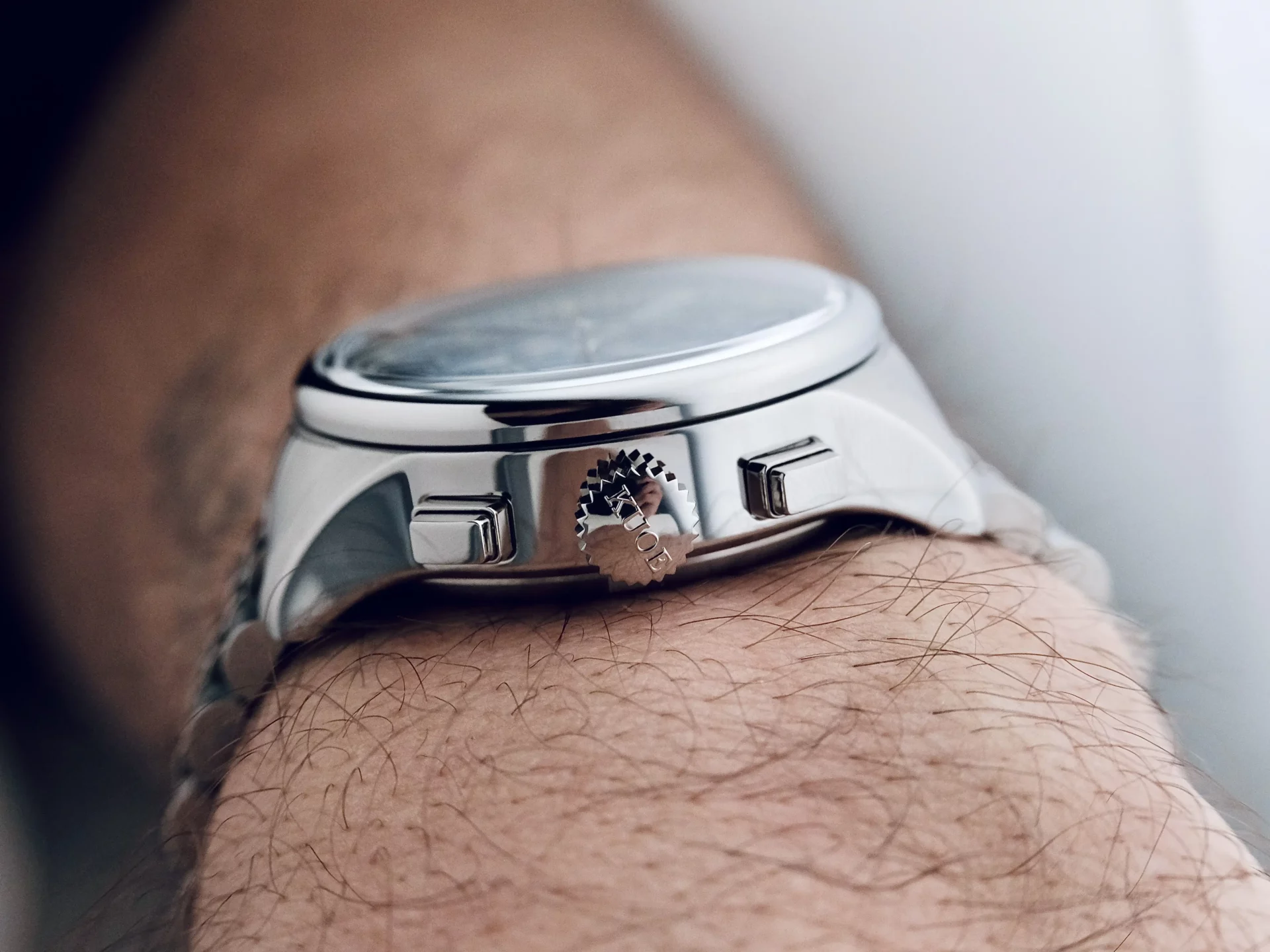 Kuoe Royal Smith 90-012 au poignet