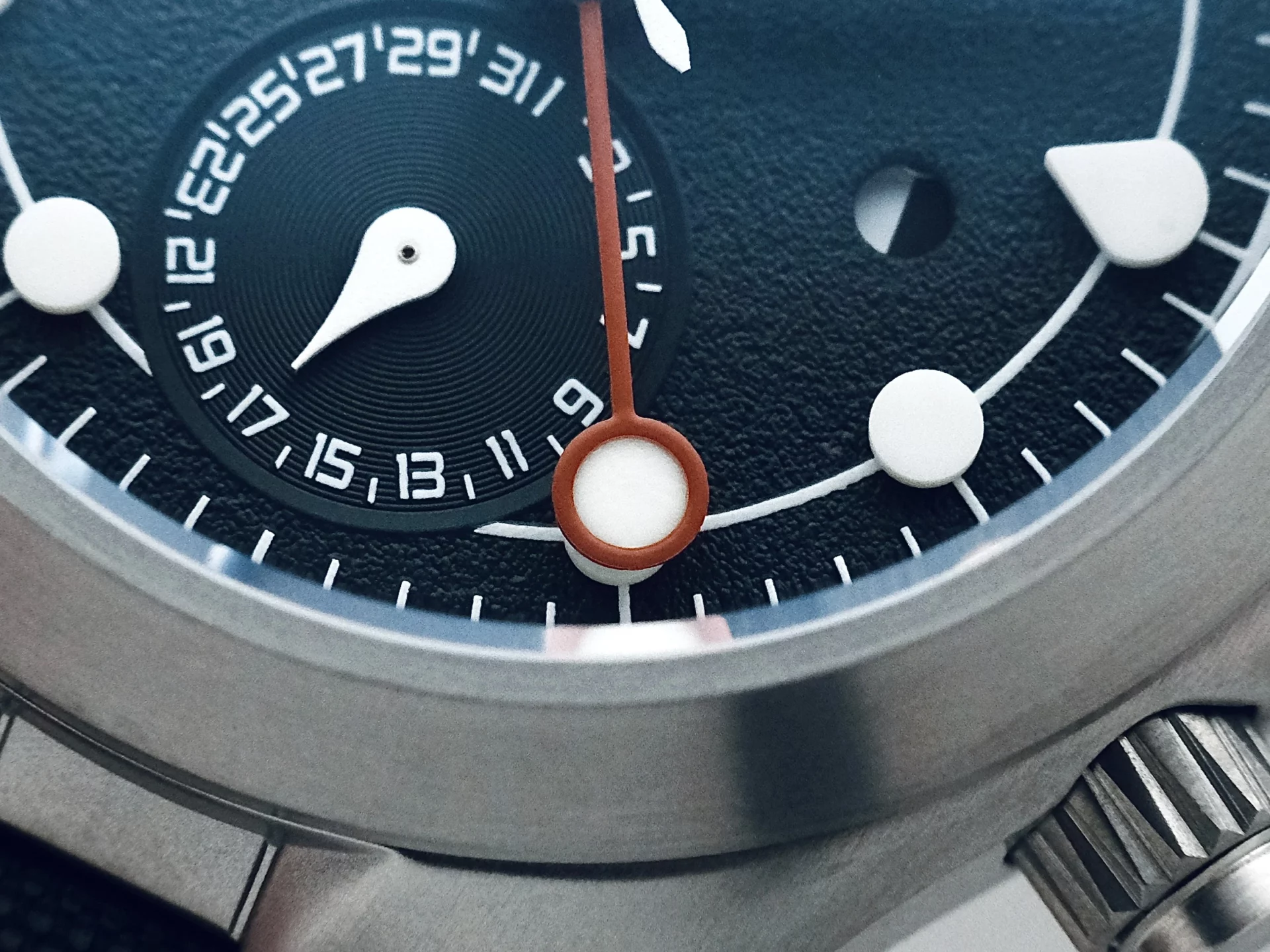 Arken Alterum Anthracite Grey détails du cadran aiguille GMT