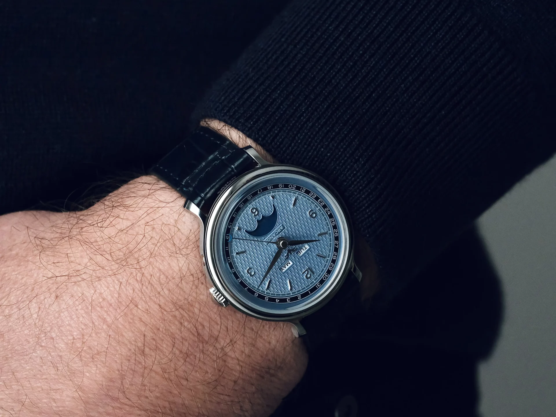 Arcange Selenograph CM02 Ice Blue au poignet