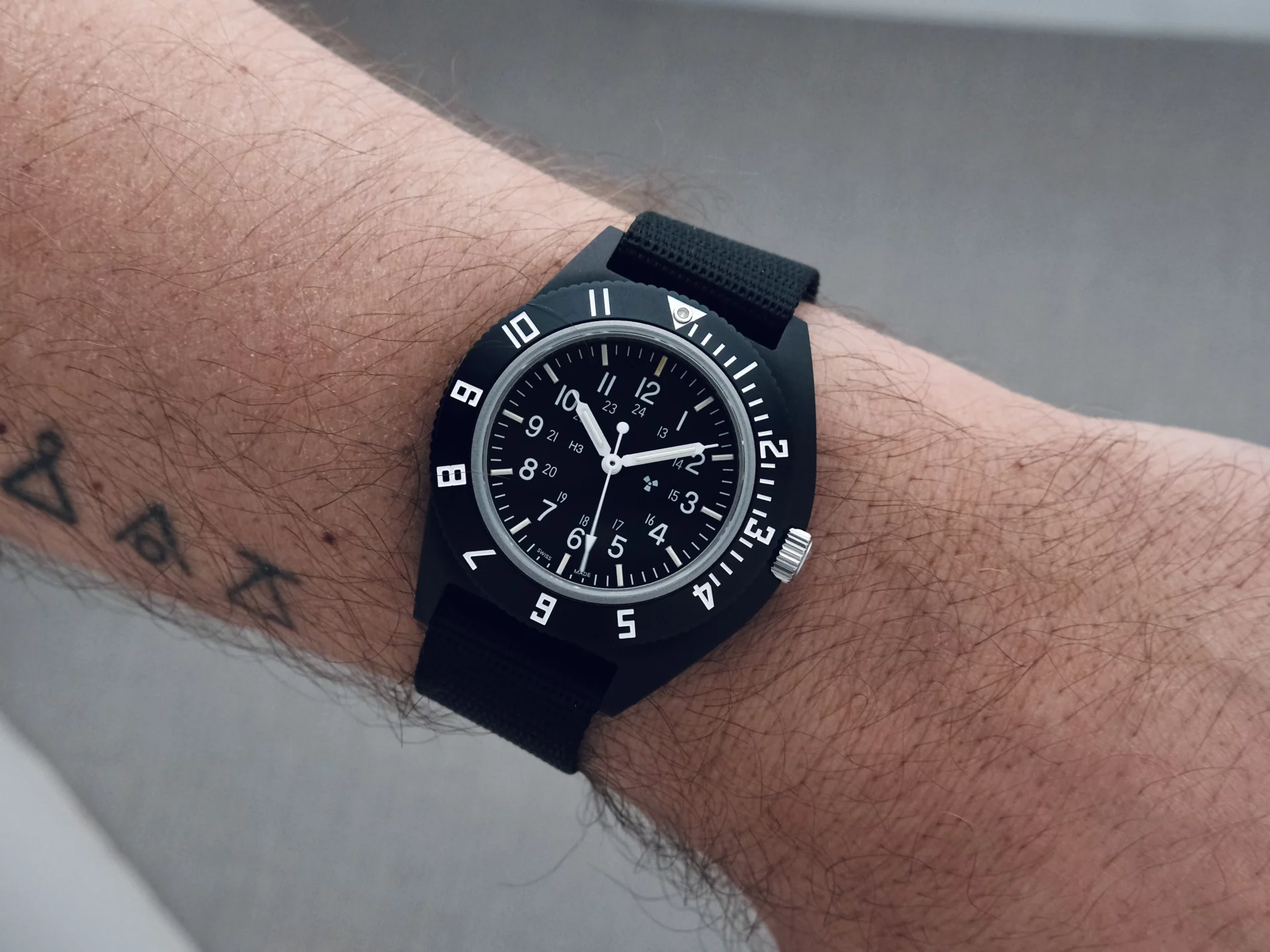 Marathon CeraShell® Navigator Quartz au poignet