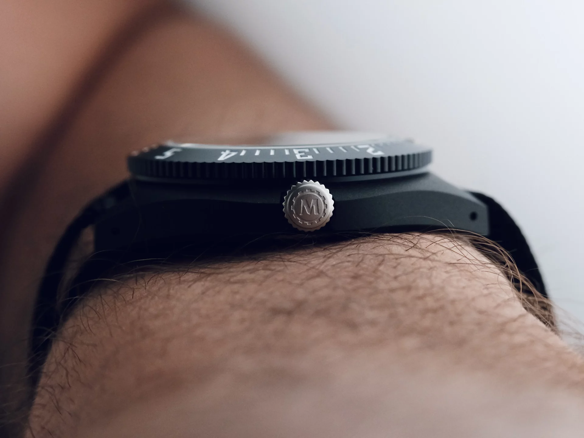 Marathon CeraShell® Navigator Quartz vue de profile