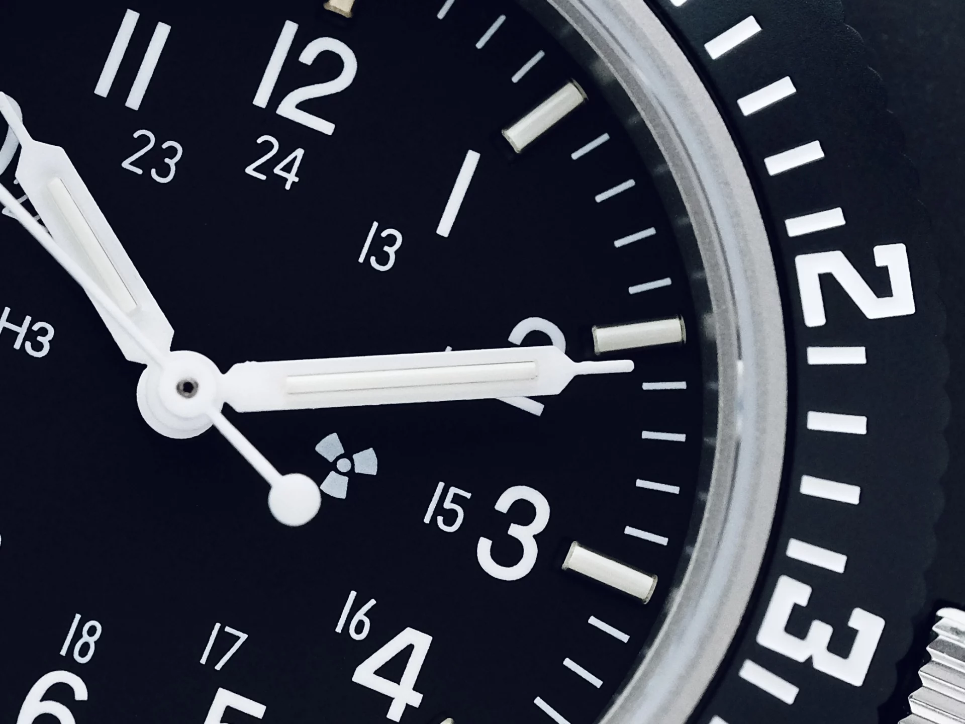 Marathon CeraShell® Navigator Quartz détails du cadran