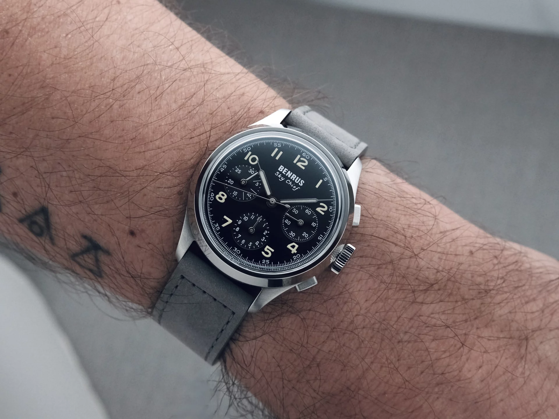 Benrus Sky Chief Stratus Grey au poignet