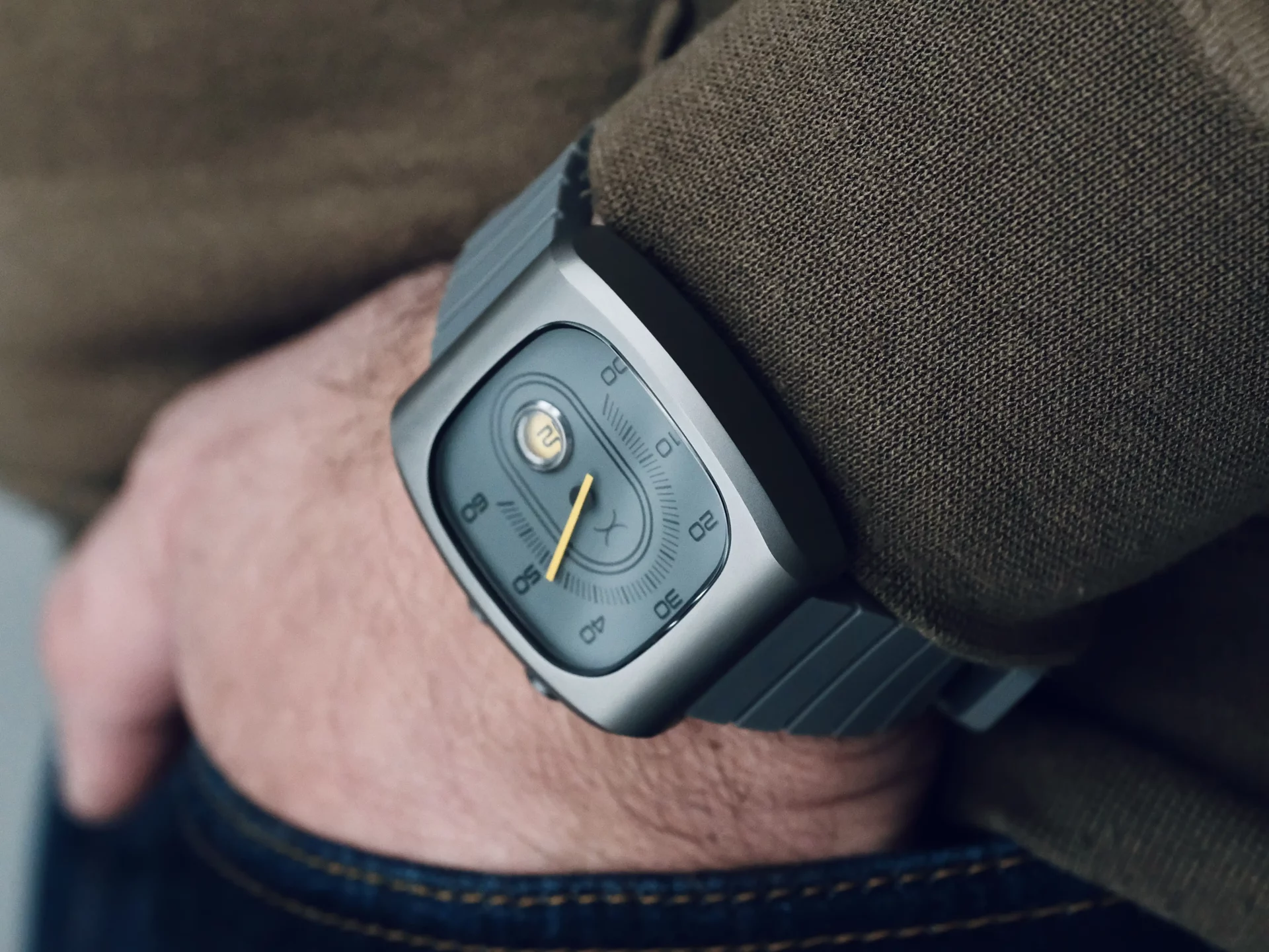 Xeric Restroscope Jump Hour au poignet